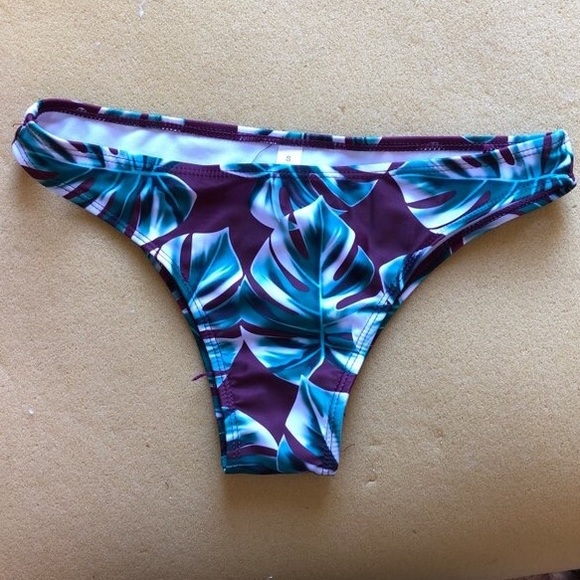 Swimsuit Set - Picture 4 of 5